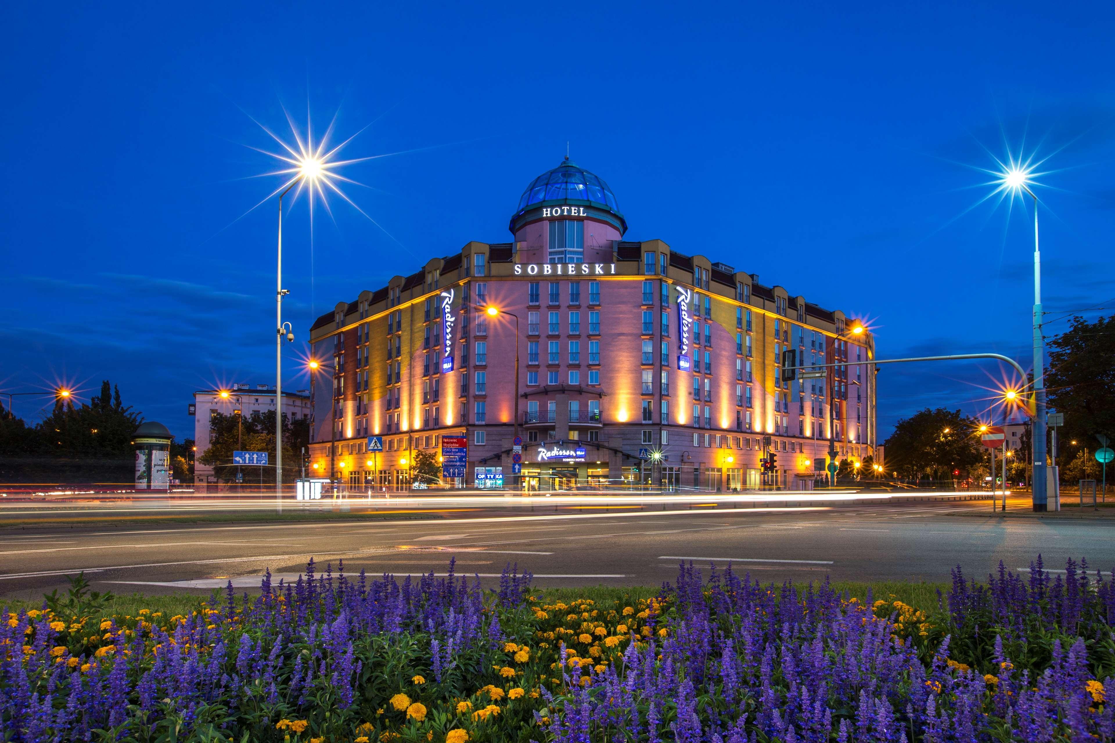 ホテル ラディソン ブルー ソビエスキー ワルシャワ エクステリア 写真